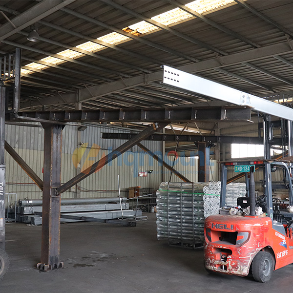Prueba de preensamblaje en fábrica completada: cochera solar de acero, acero ZAM, diseñada a medida