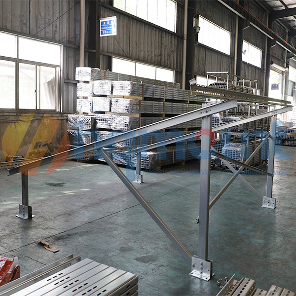 Prueba de preensamblaje: Estructura de acero de 1 MW montada en tierra, diseñada para vientos de 160 km/h, destinada a África Oriental.