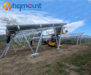 Cochera solar utilizada para granja solar