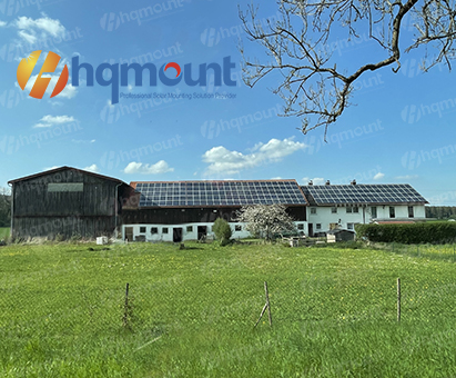 Proyecto de sistema de montaje solar de techo de tejas de 150KW
