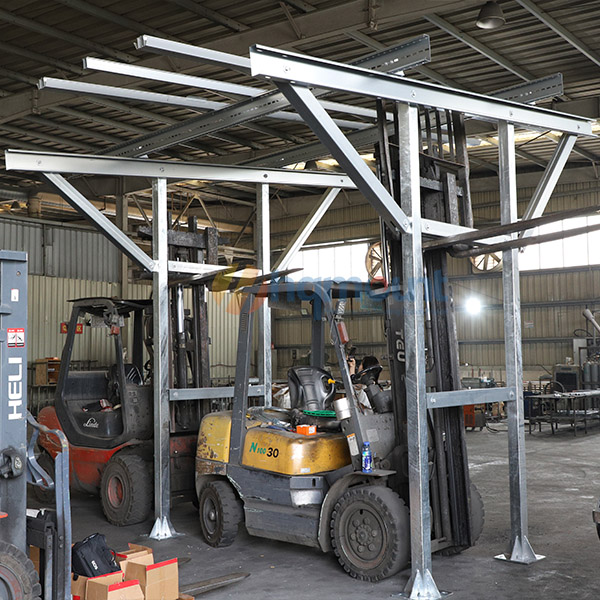 Otro montaje de prueba de fábrica exitoso: cochera solar comercial de acero impermeable.