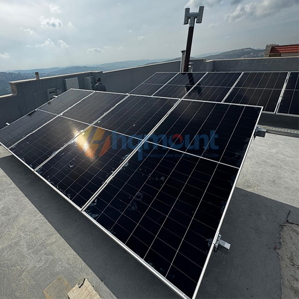 Estudio de caso de proyecto de abrazaderas para paneles solares de tubo cuadrado