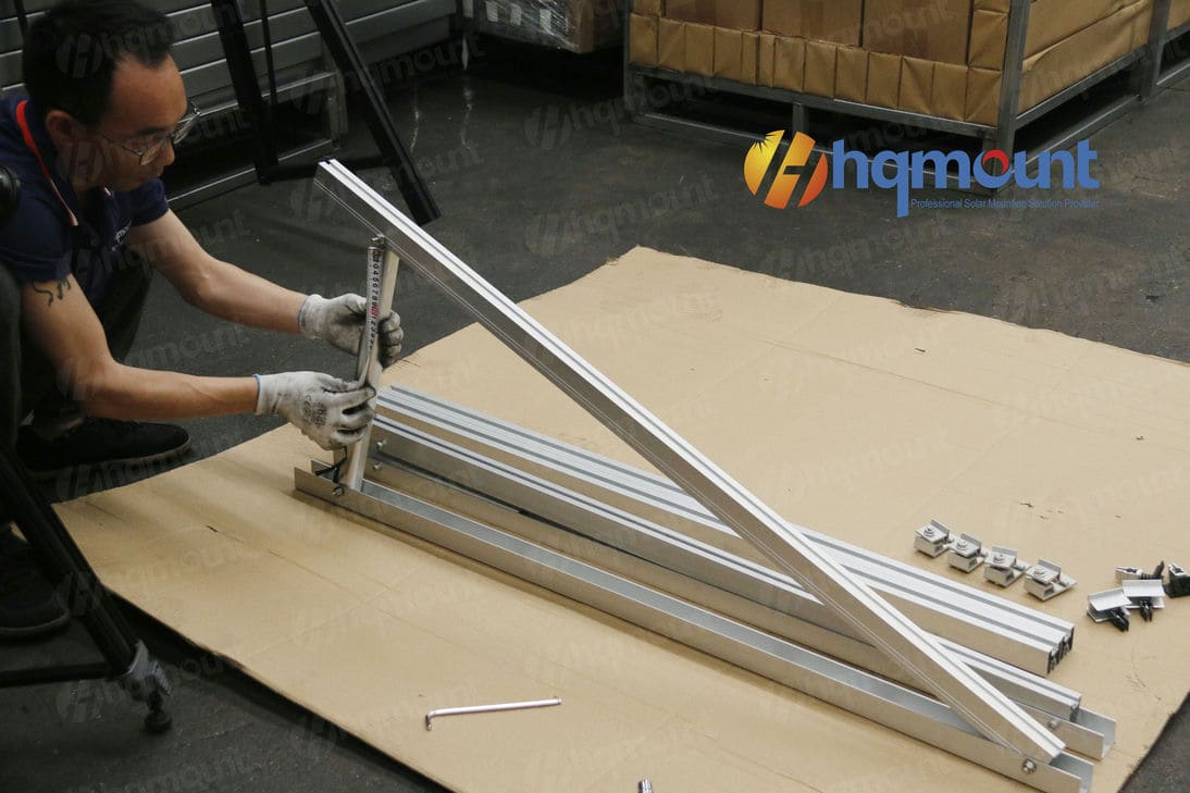 Instalación de un sistema de triángulo solar por parte del fabricante de soportes solares HQ Mount