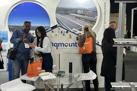 Bienvenido a visitarnos en nuestro stand en África.